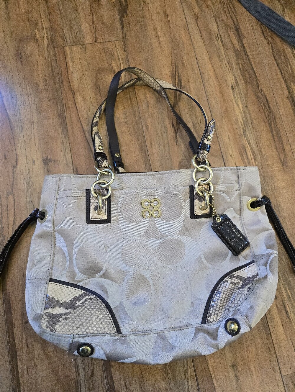 COACH Collette Signature Sateen Carryal